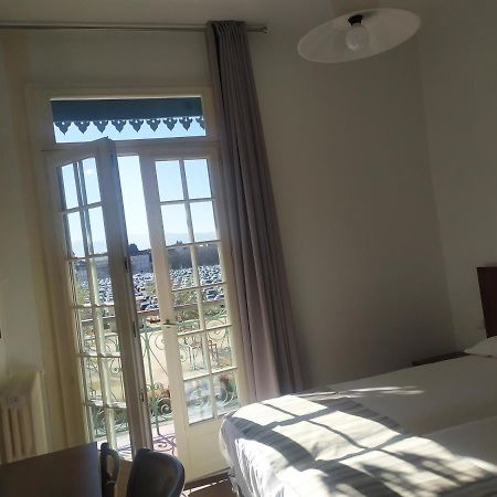 Hotel Le Postillon Pau Exterior foto
